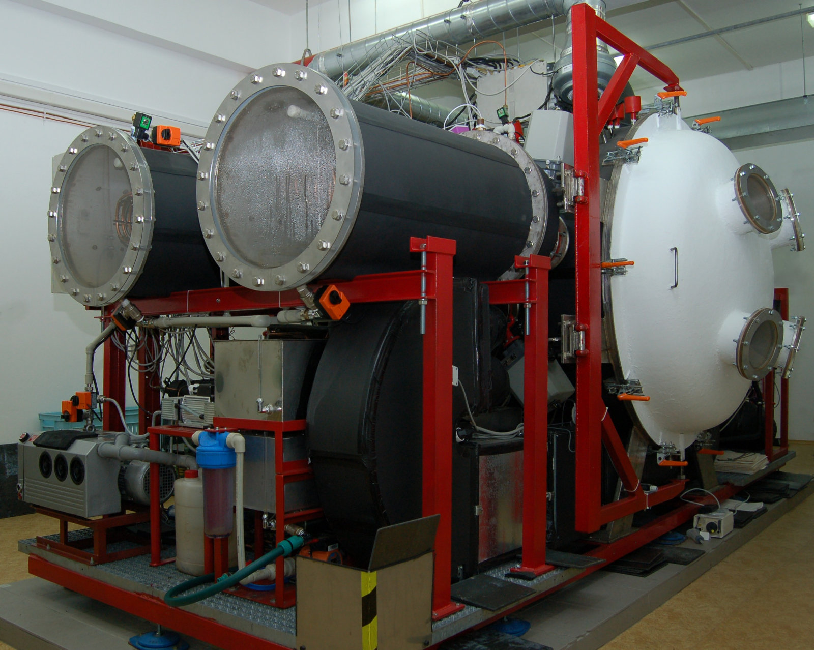 Vacuum chambers for special applications